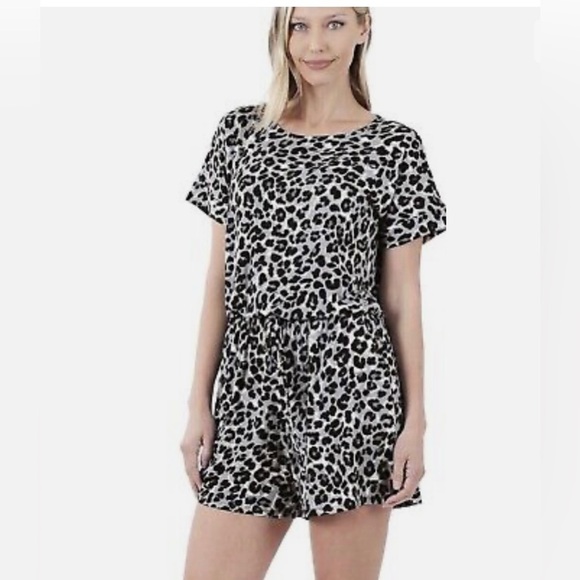 NWOT. Zenana Leopard Print Romper. XL. Gray, Black, White - Picture 2 of 9